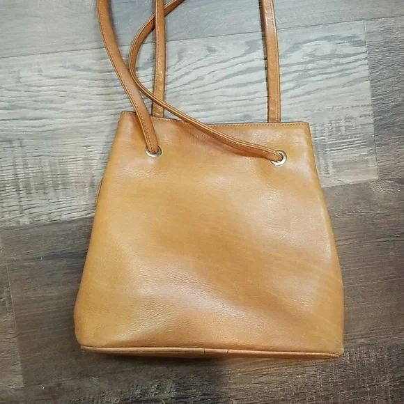 American West leather handbag. Bow front bag. - Picture 5 of 12